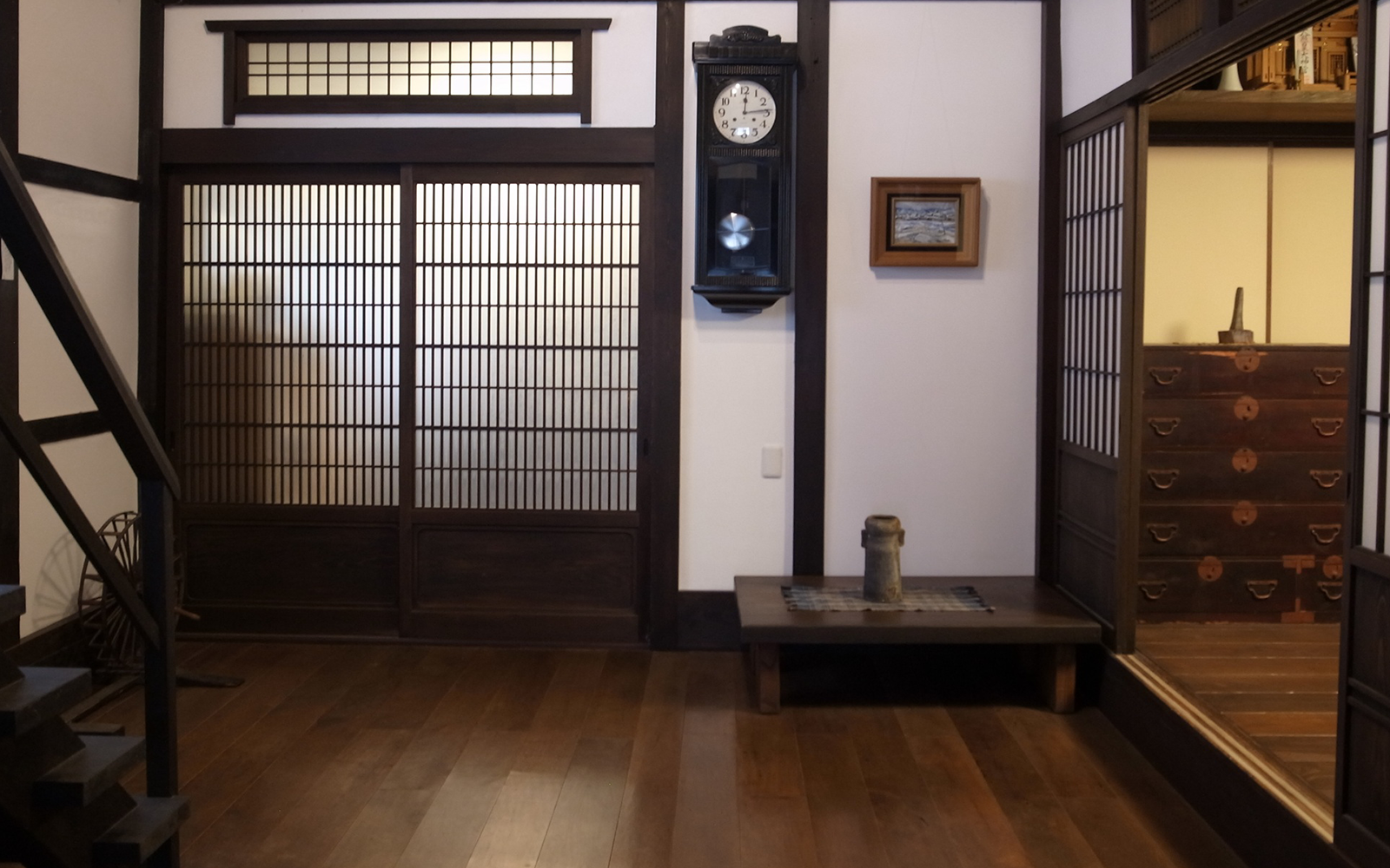吹き抜けの玄関土間