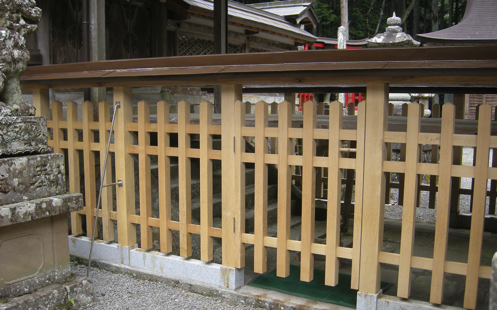 神社・木製柵